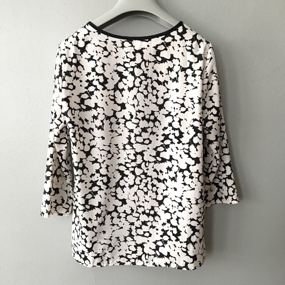 Everly Abstract Pattern Blouse, Small - Picture 9 of 10